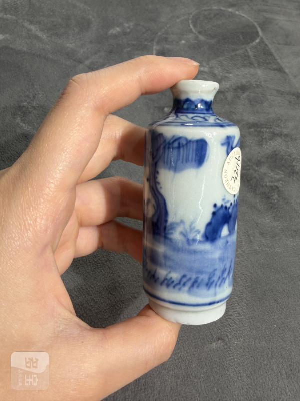 清中期青花竹林对弈图鼻烟壶 - 图5